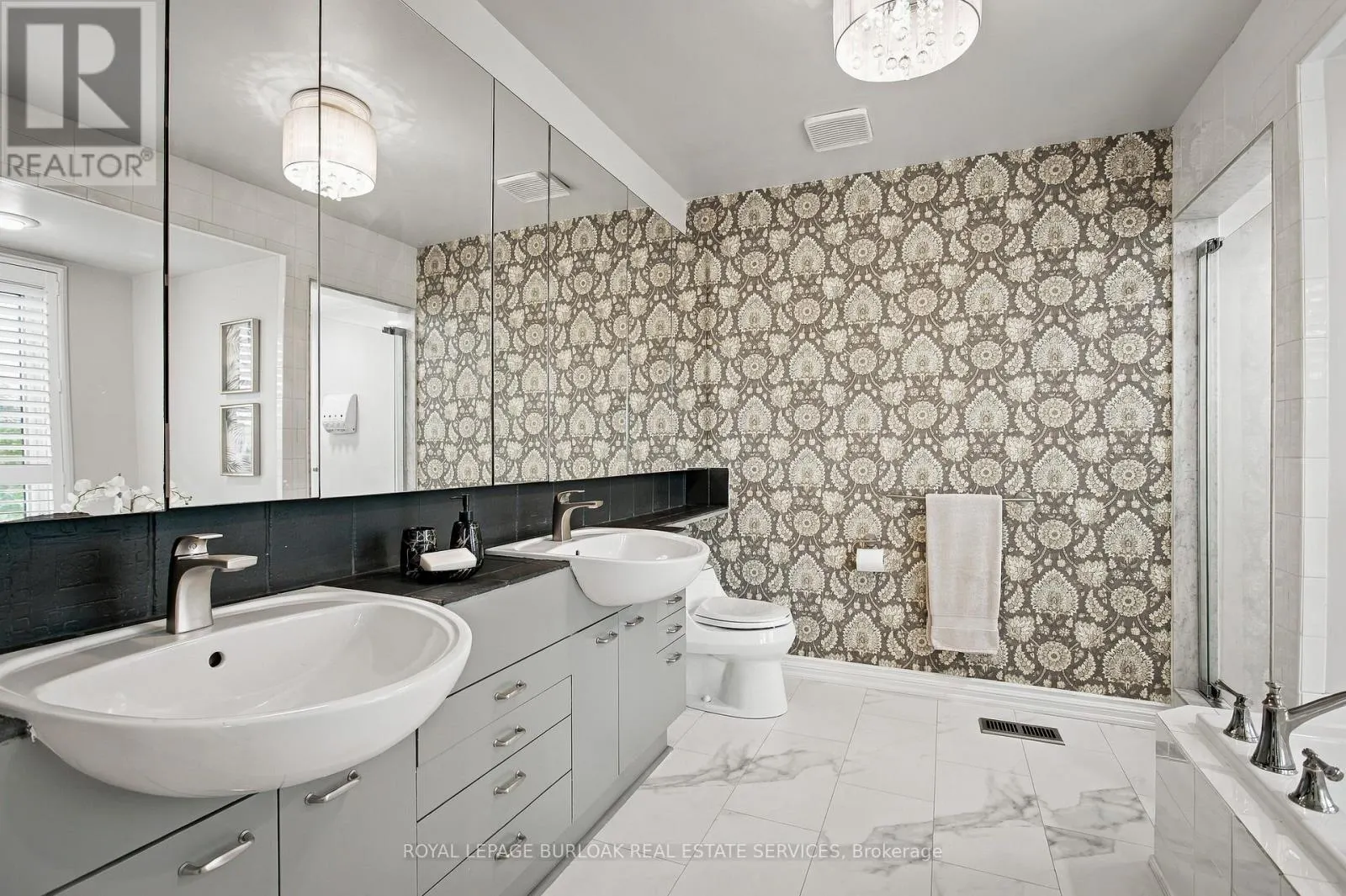 80 FAIRWOOD PLACE W