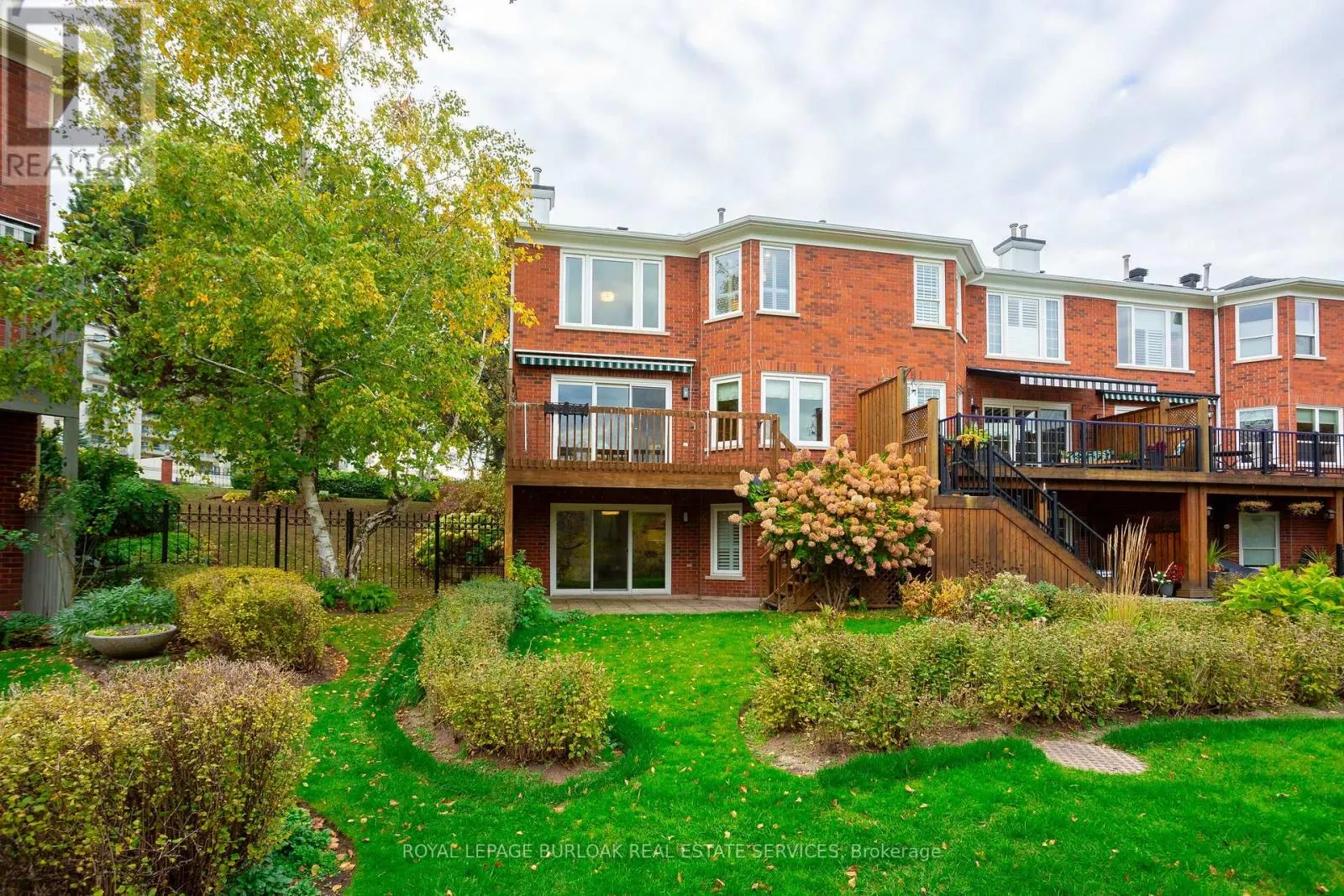 80 FAIRWOOD PLACE W
