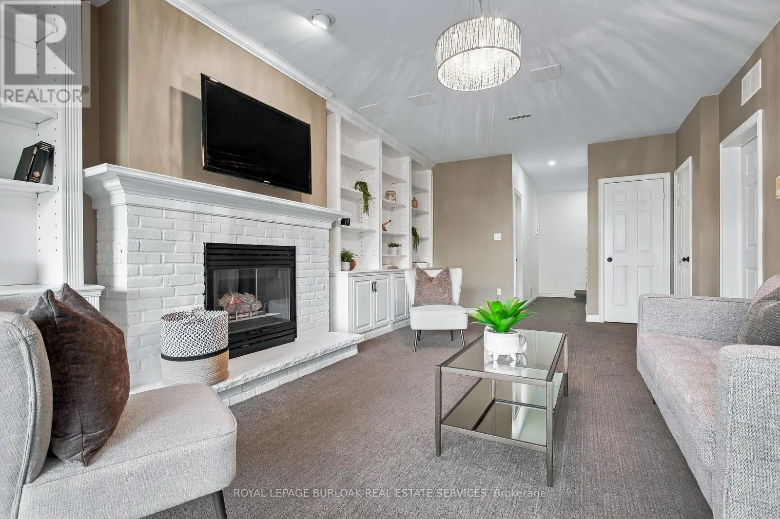 80 FAIRWOOD PLACE W