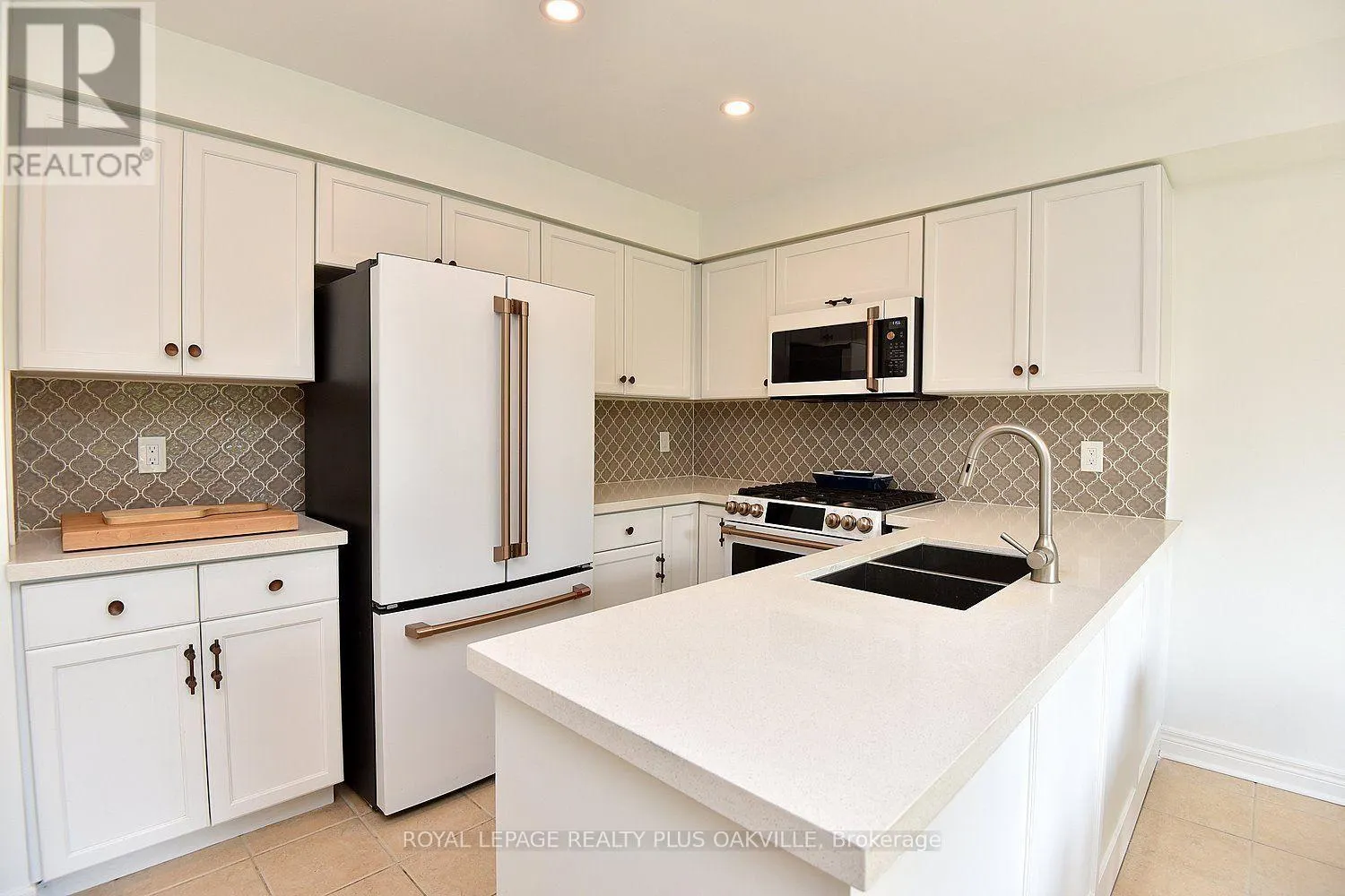 546 SANDCHERRY DRIVE