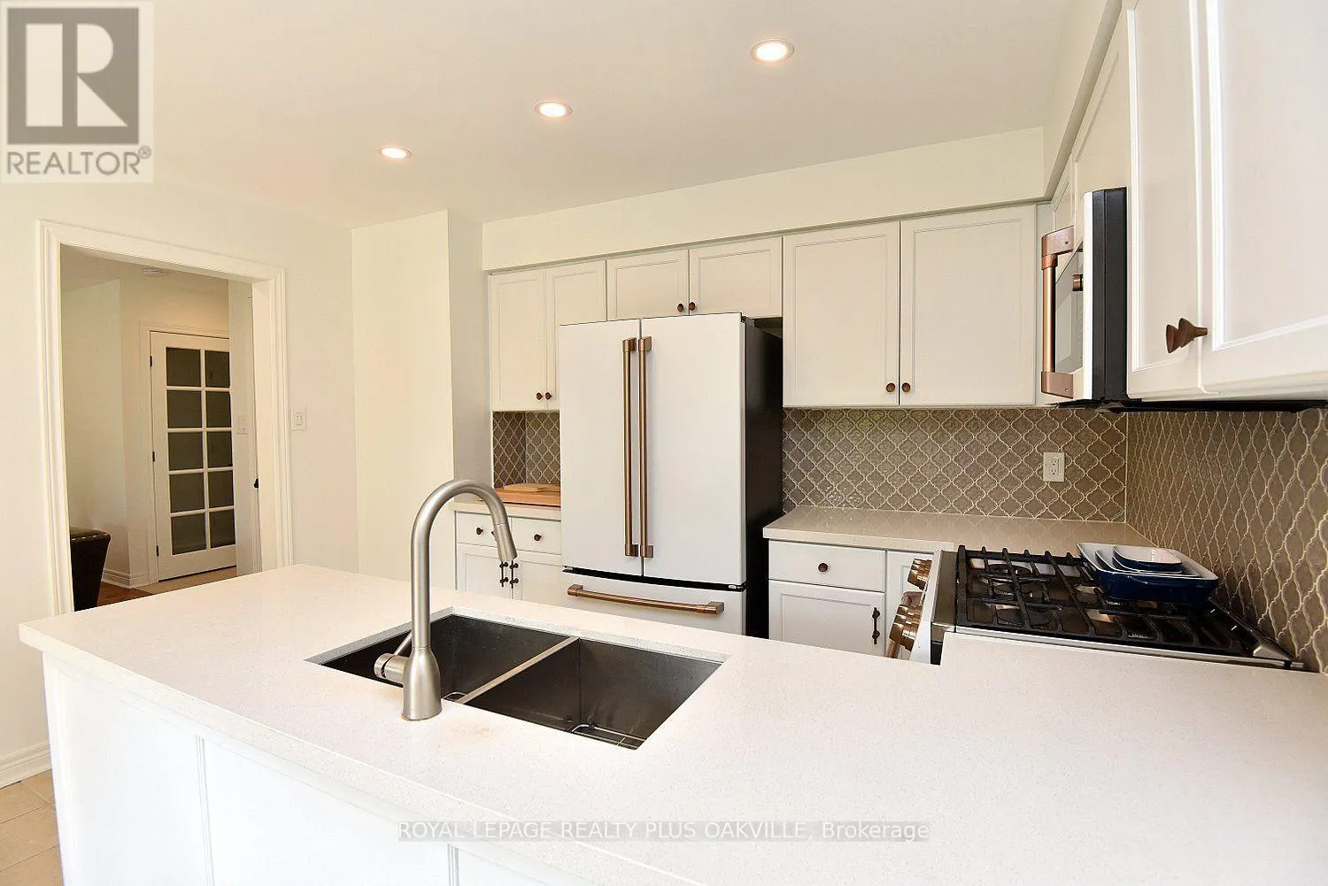546 SANDCHERRY DRIVE