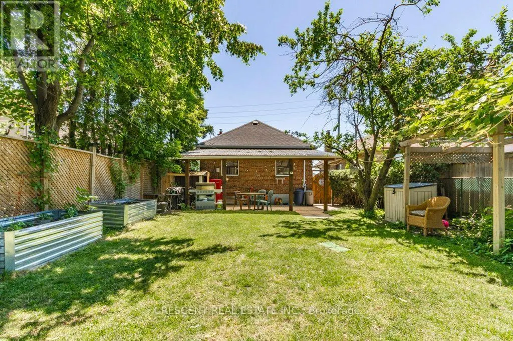 982 BRIAR HILL AVENUE