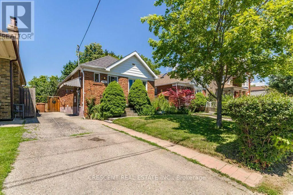 982 BRIAR HILL AVENUE