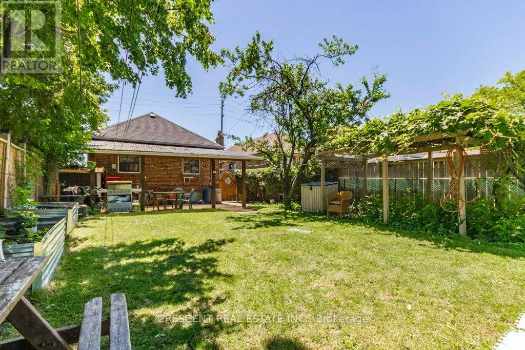 982 BRIAR HILL AVENUE