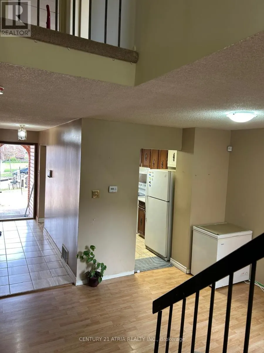 6 LINDRIDGE AVENUE