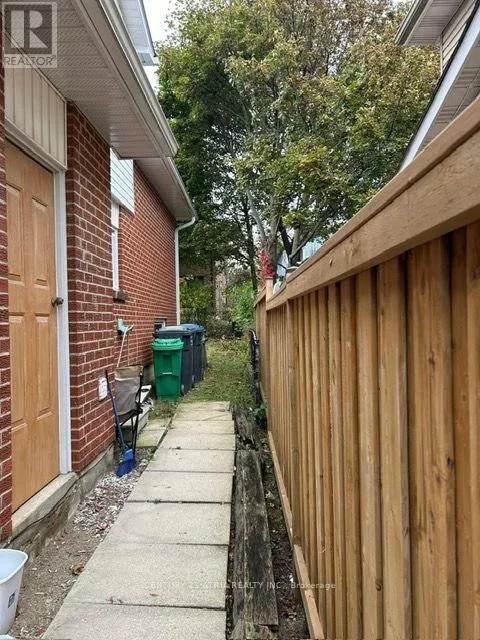 6 LINDRIDGE AVENUE