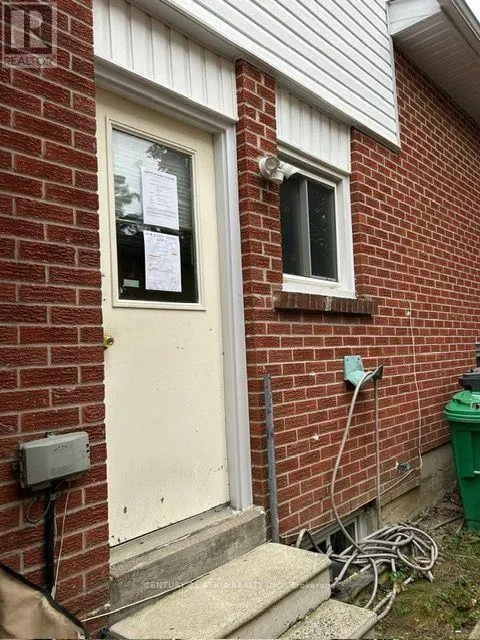6 LINDRIDGE AVENUE