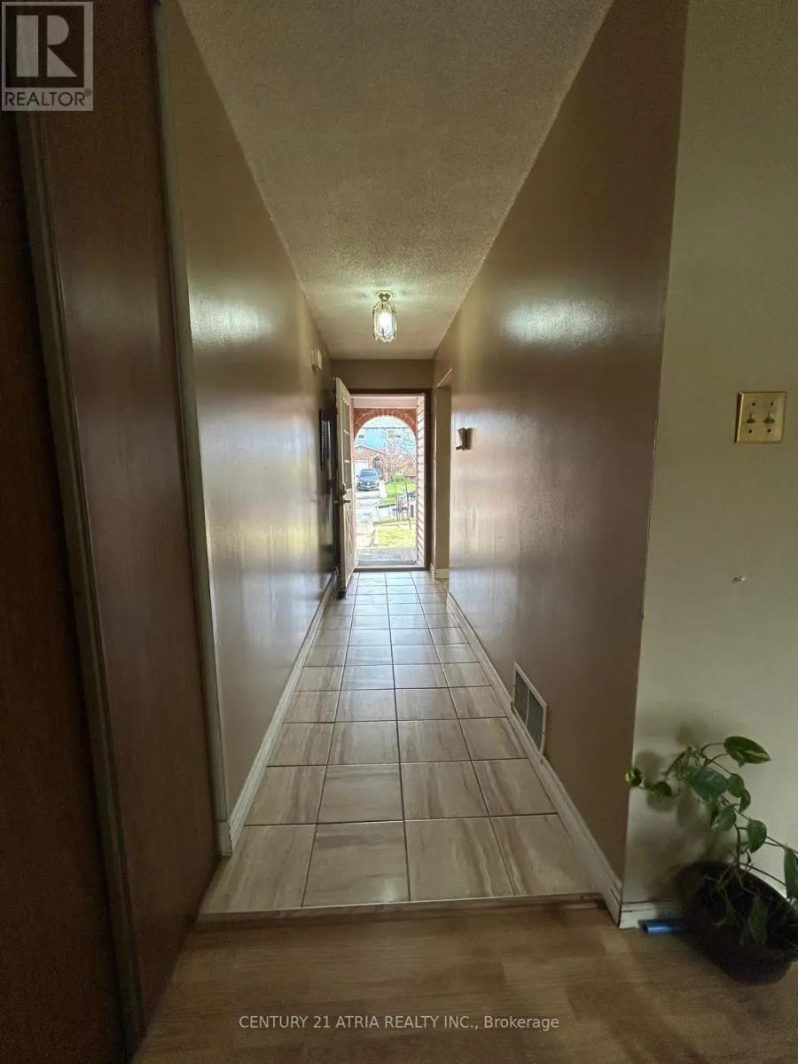 6 LINDRIDGE AVENUE