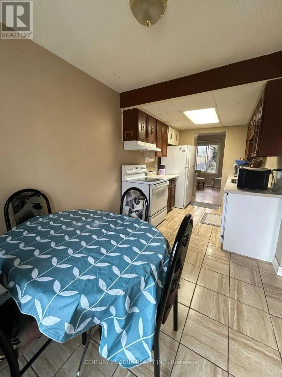 6 LINDRIDGE AVENUE