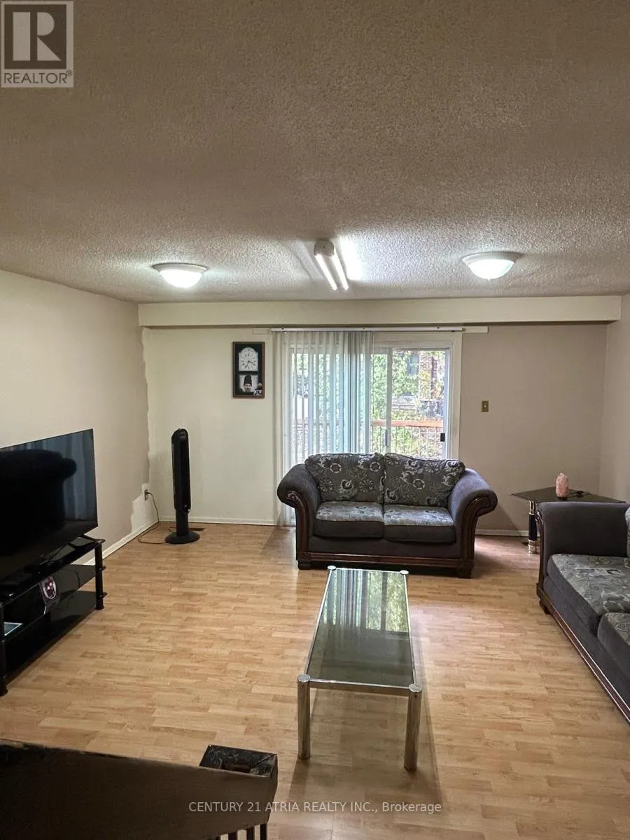6 LINDRIDGE AVENUE