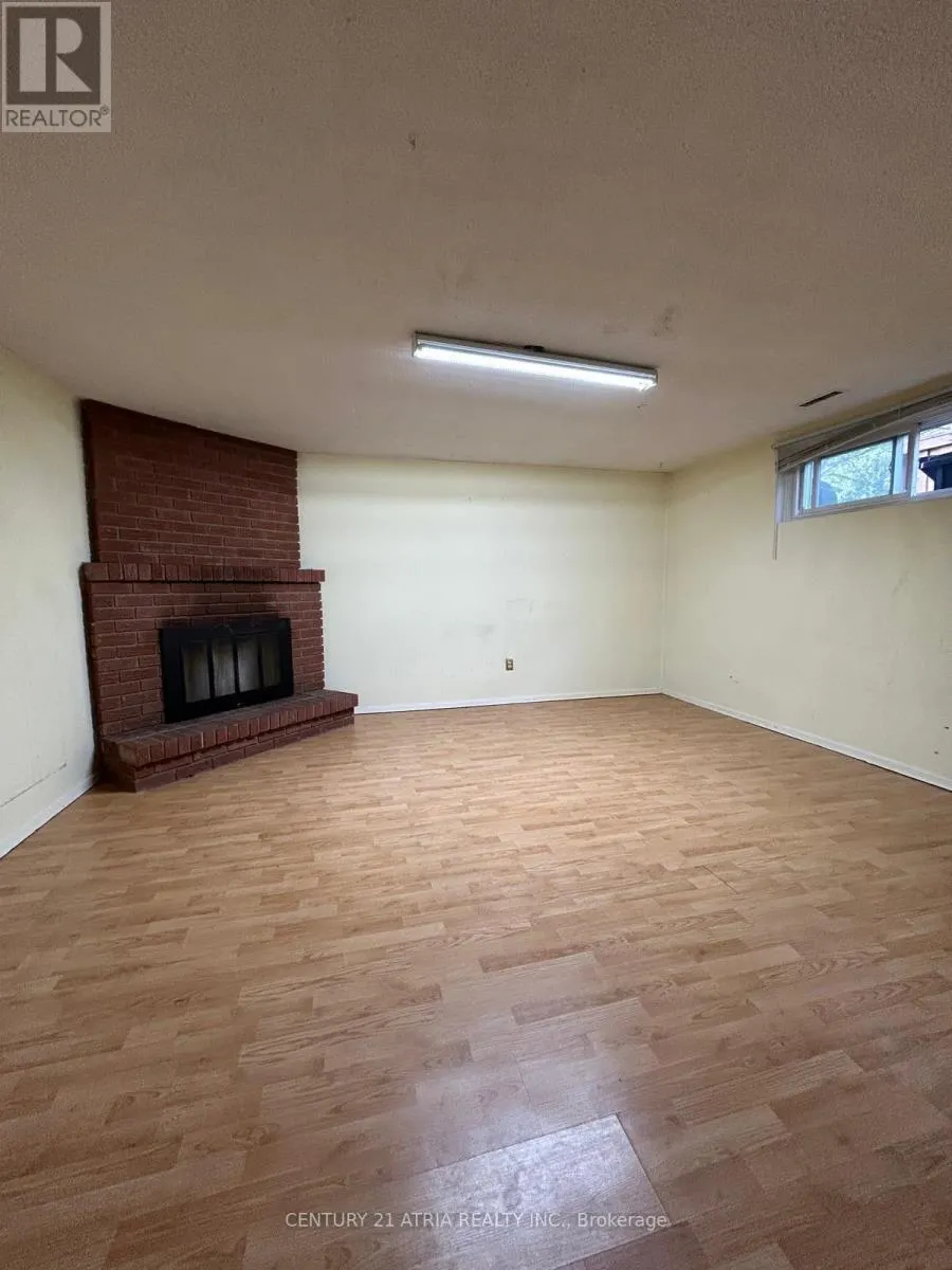 6 LINDRIDGE AVENUE