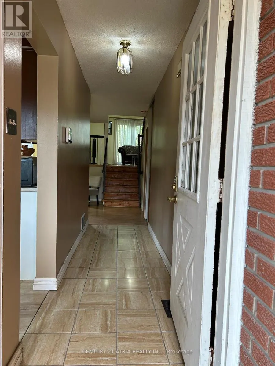 6 LINDRIDGE AVENUE