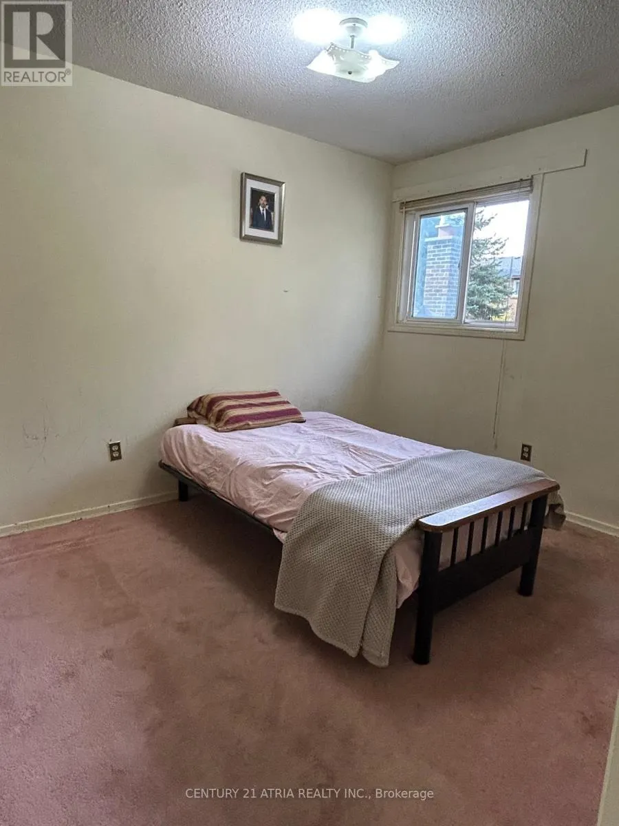 6 LINDRIDGE AVENUE