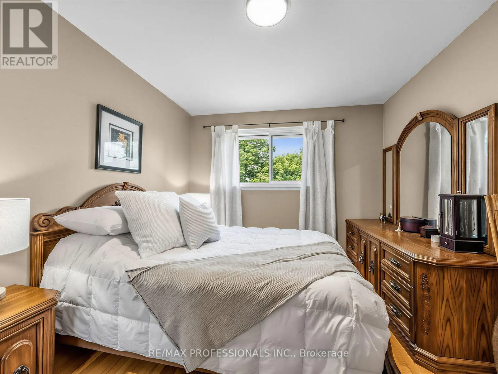 793 NETHERTON CRESCENT