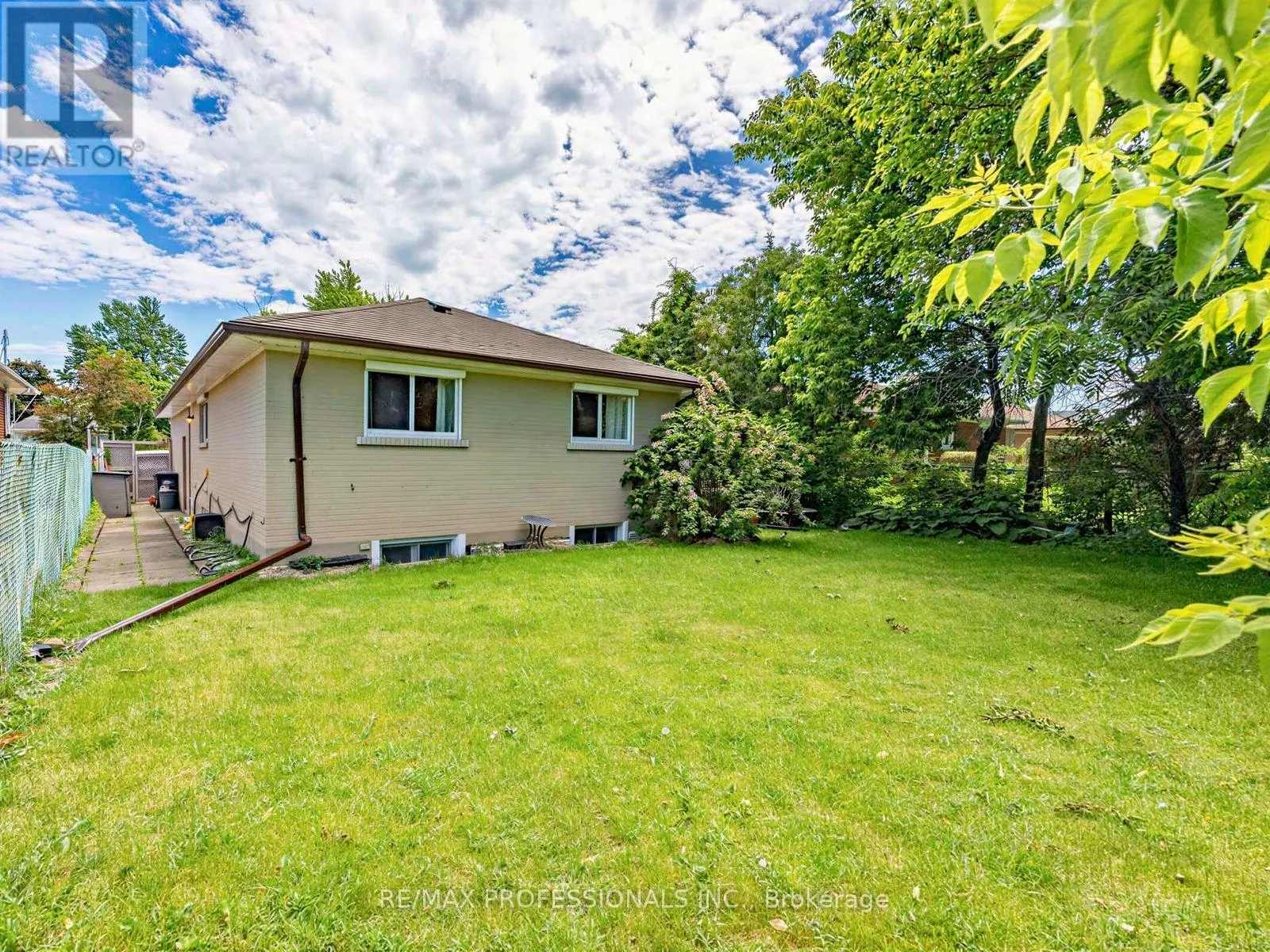 793 NETHERTON CRESCENT