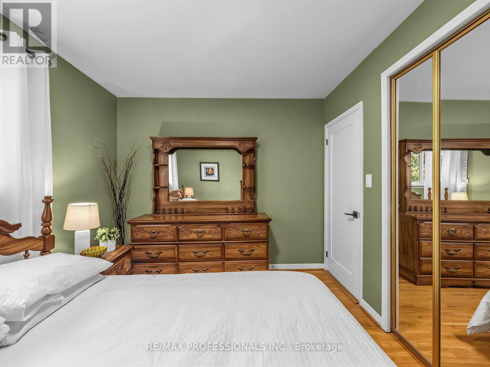 793 NETHERTON CRESCENT