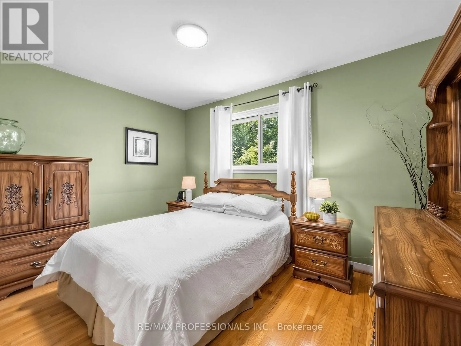 793 NETHERTON CRESCENT