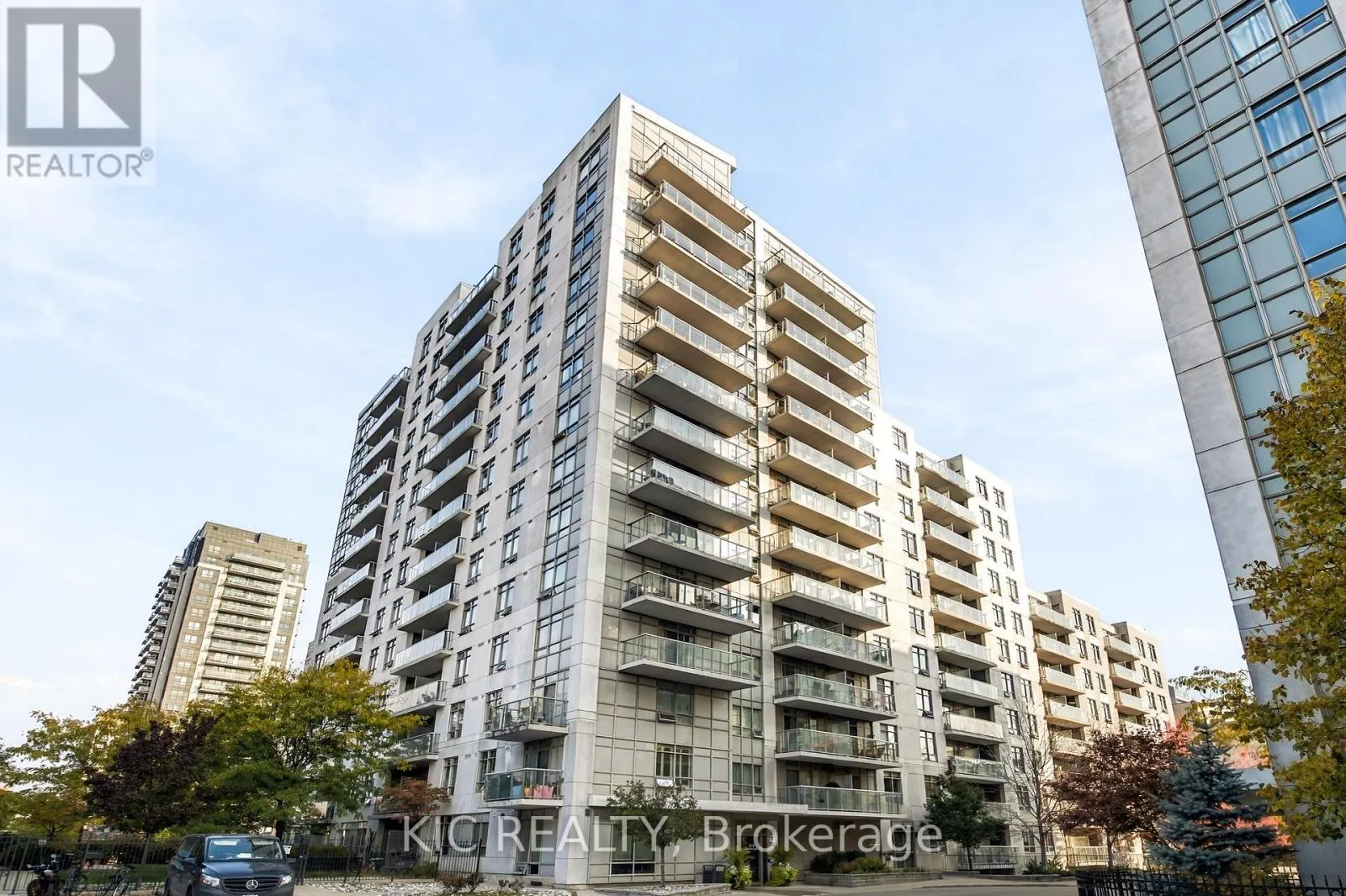 424 - 816 LANSDOWNE AVENUE