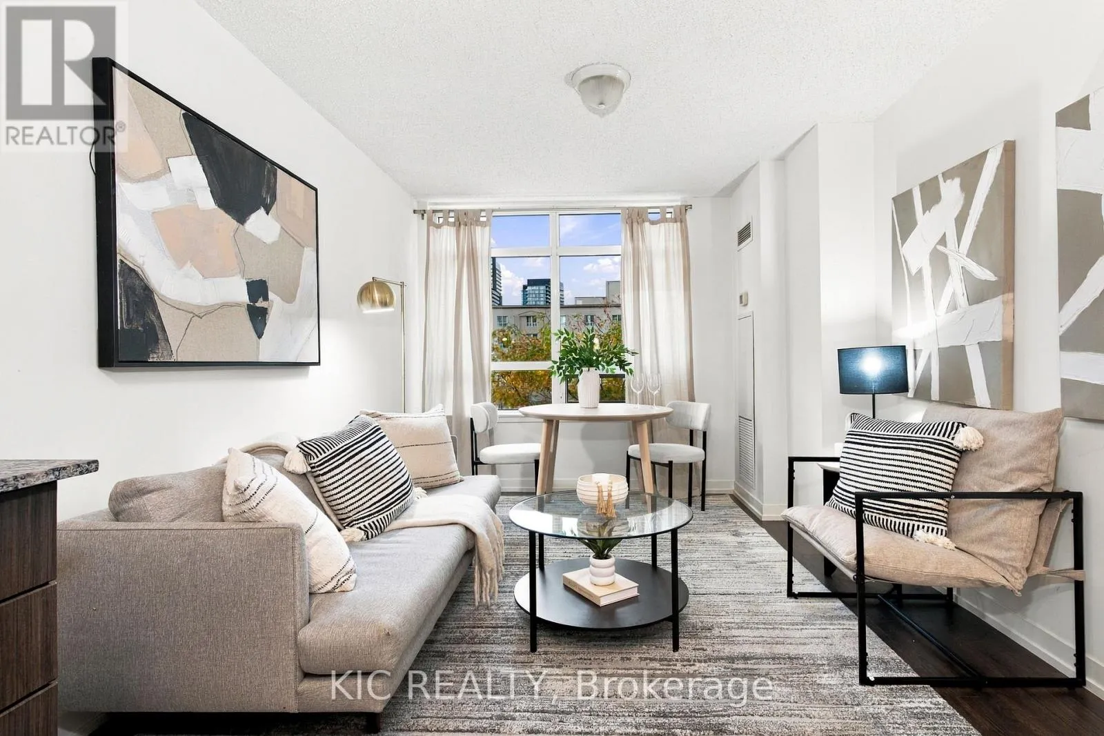 424 - 816 LANSDOWNE AVENUE