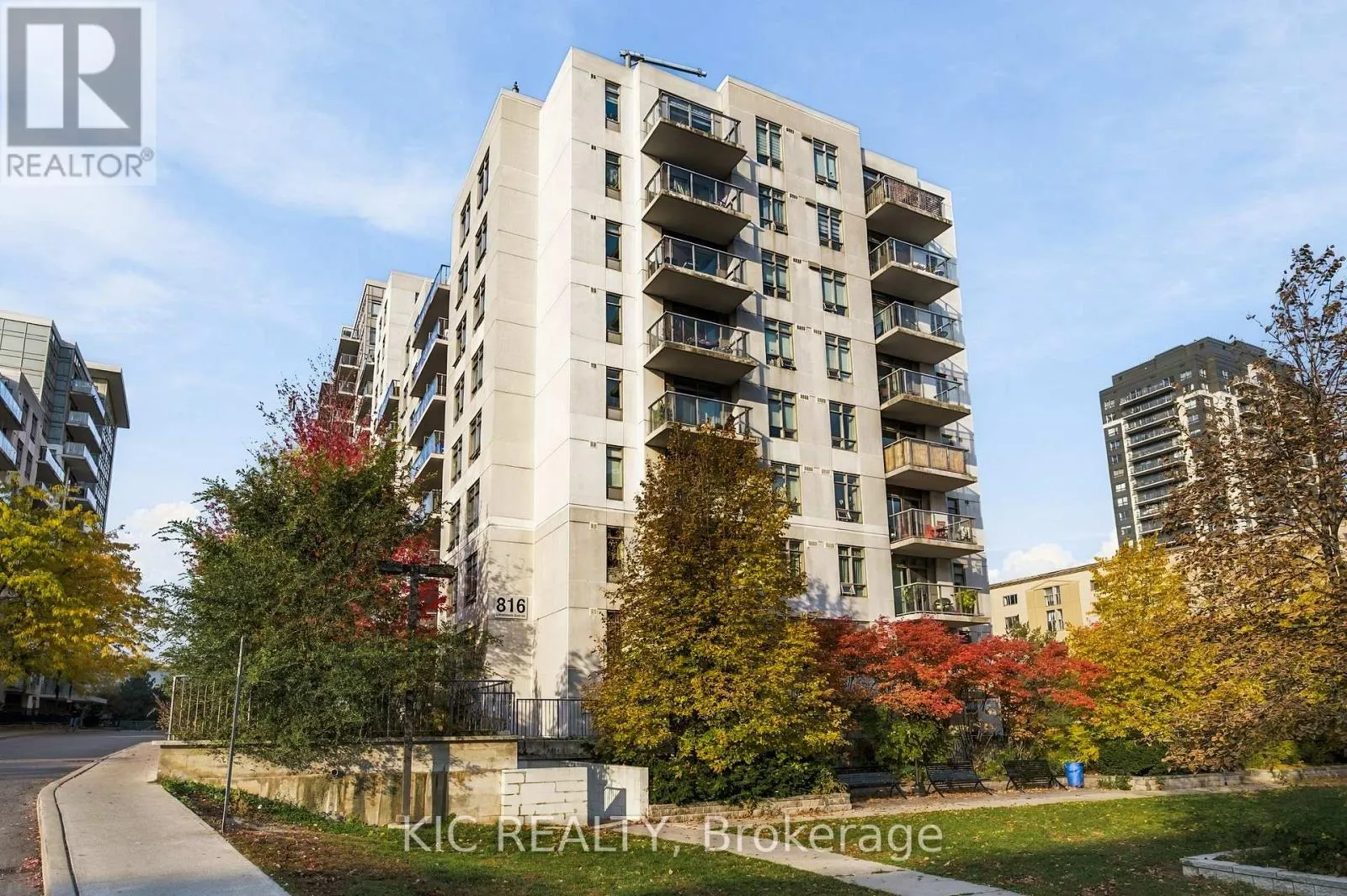 424 - 816 LANSDOWNE AVENUE