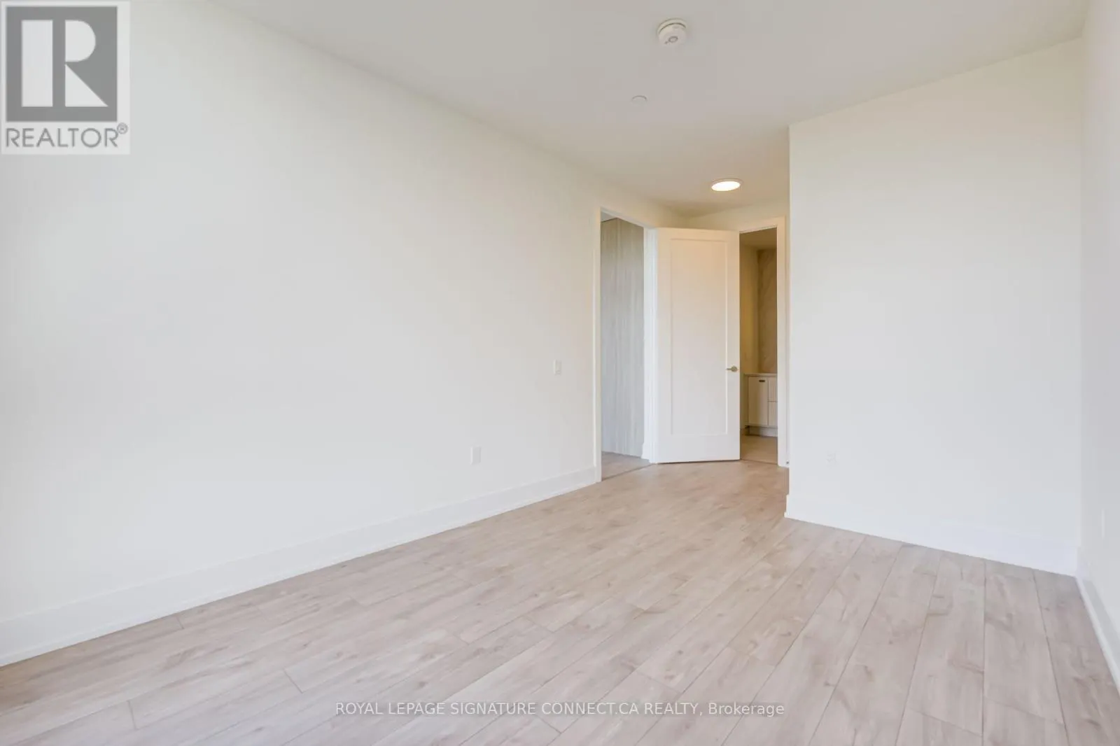 PH12 - 858 DUPONT STREET