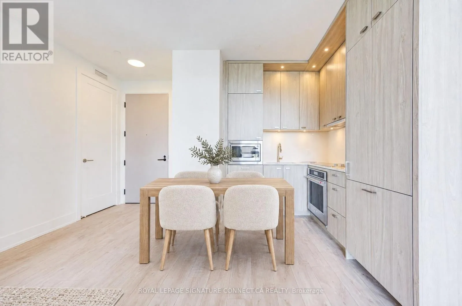 PH12 - 858 DUPONT STREET