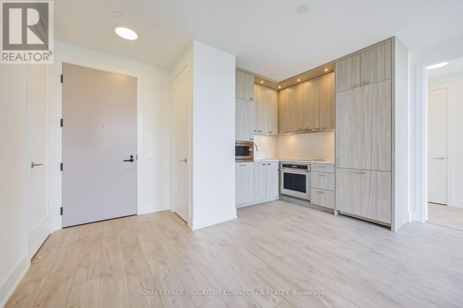 PH12 - 858 DUPONT STREET