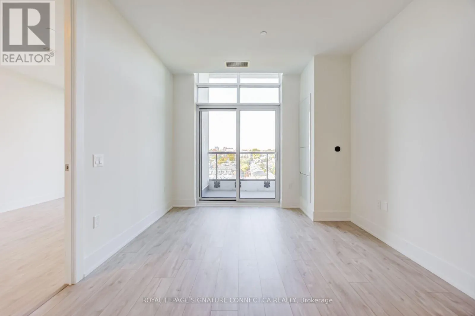 PH12 - 858 DUPONT STREET