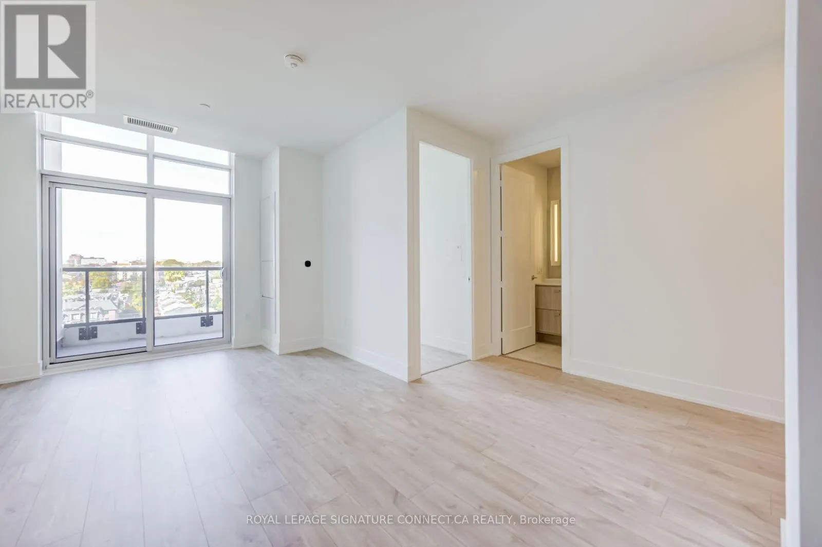 PH12 - 858 DUPONT STREET