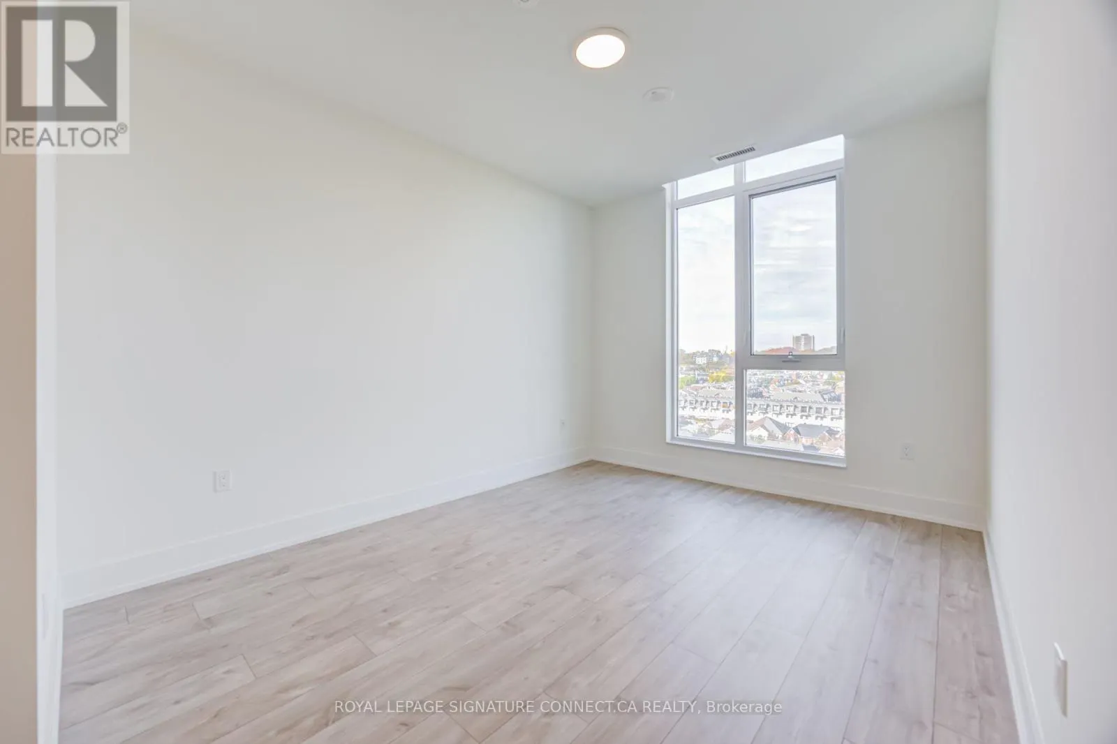 PH12 - 858 DUPONT STREET