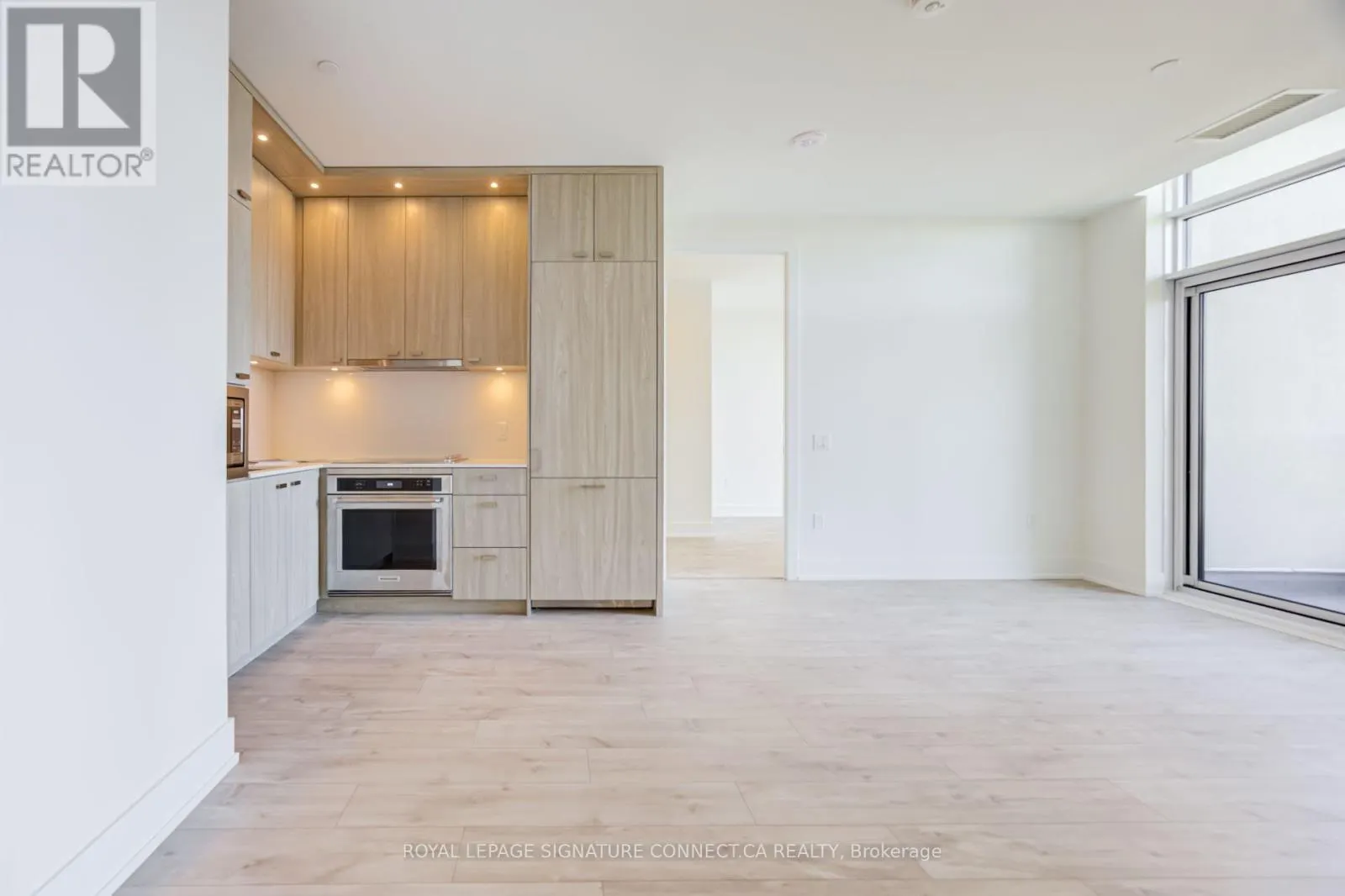 PH12 - 858 DUPONT STREET