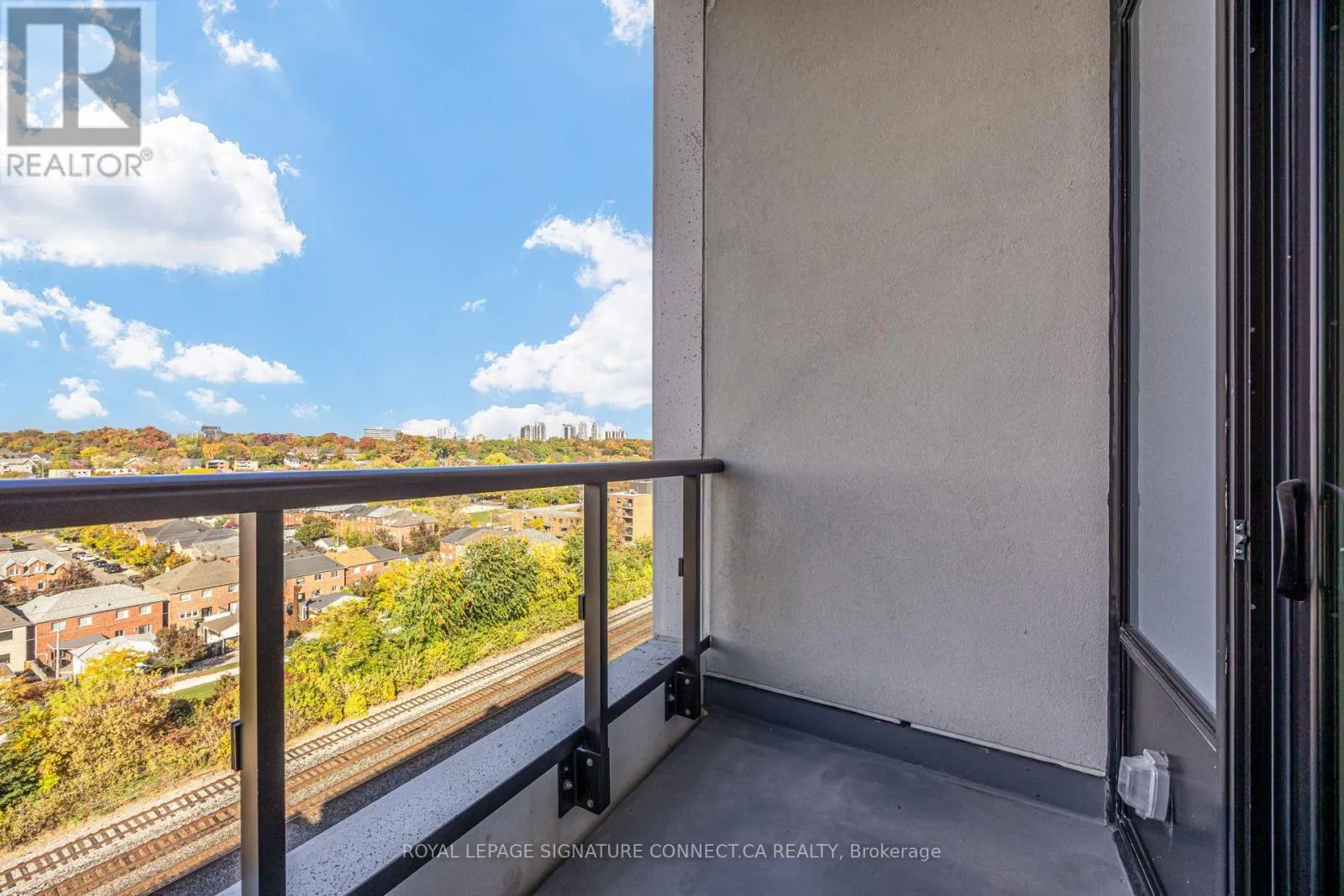 PH12 - 858 DUPONT STREET