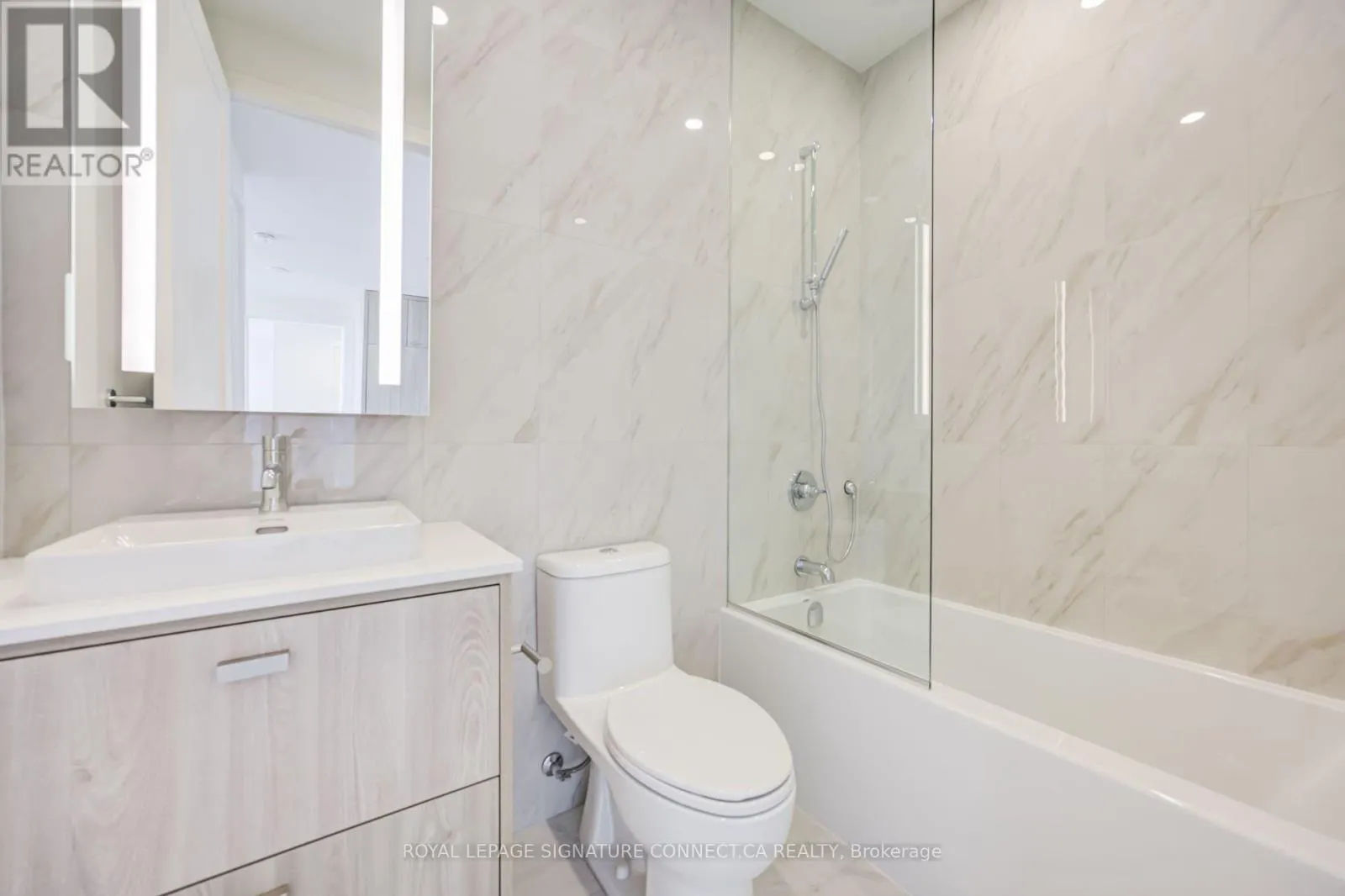 PH12 - 858 DUPONT STREET
