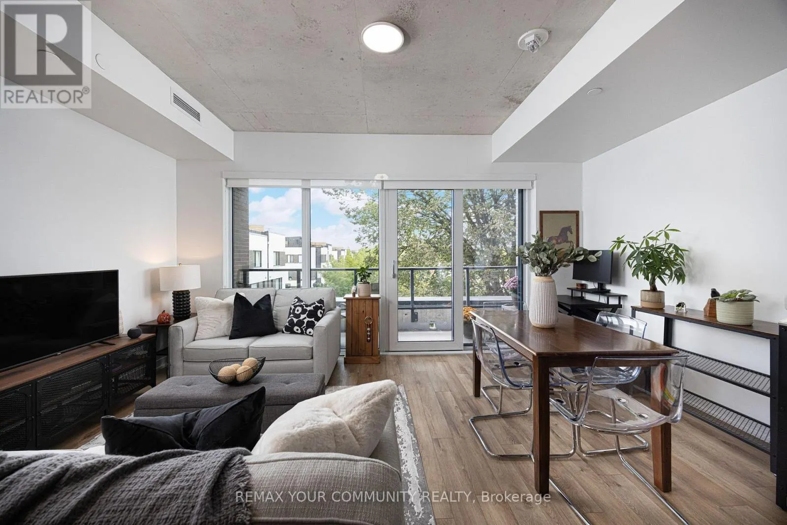 304 - 1808 ST. CLAIR AVENUE W