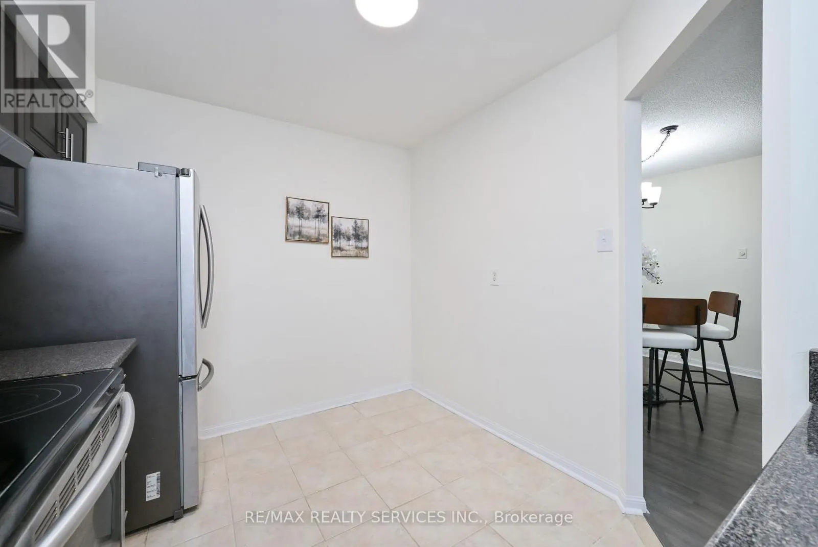 104 - 12 LAURELCREST STREET
