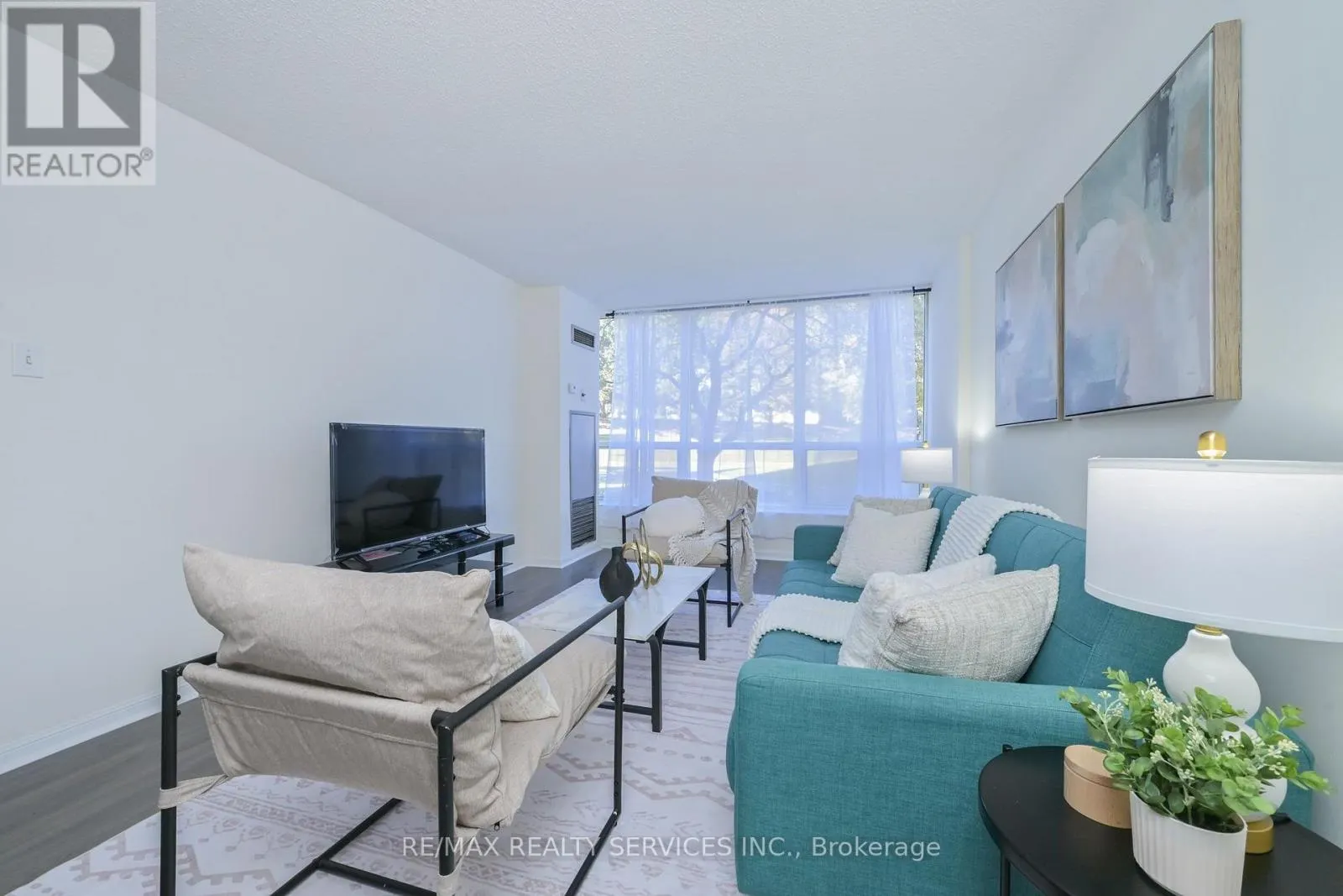 104 - 12 LAURELCREST STREET