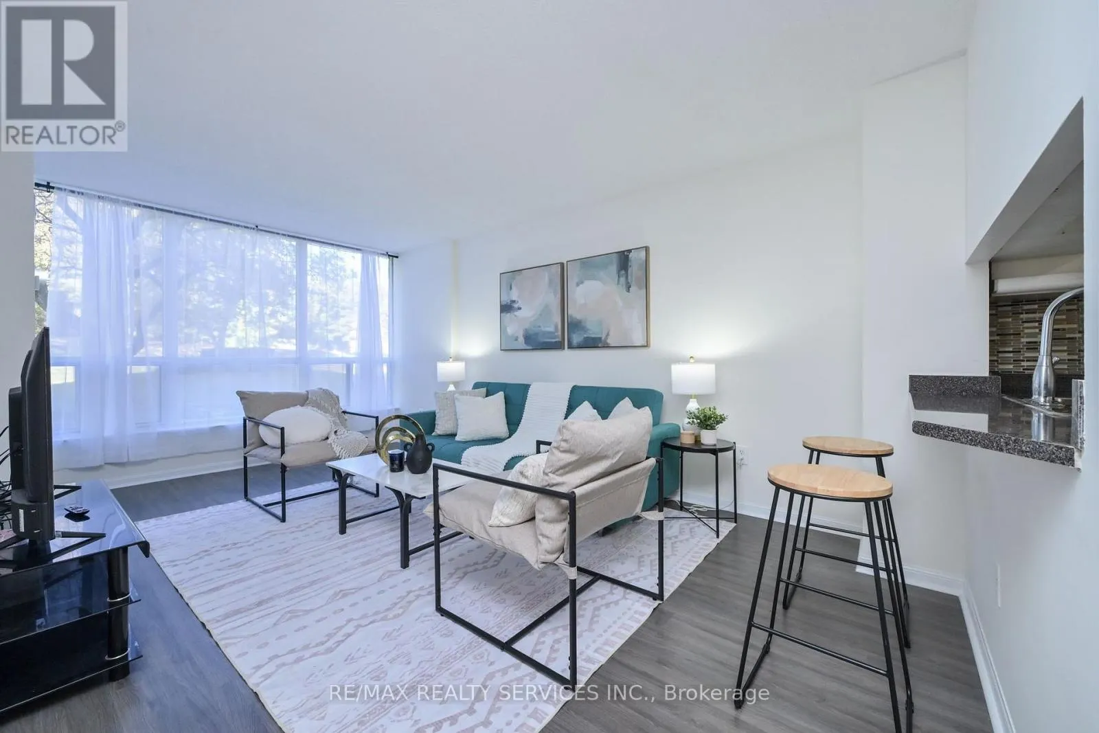 104 - 12 LAURELCREST STREET
