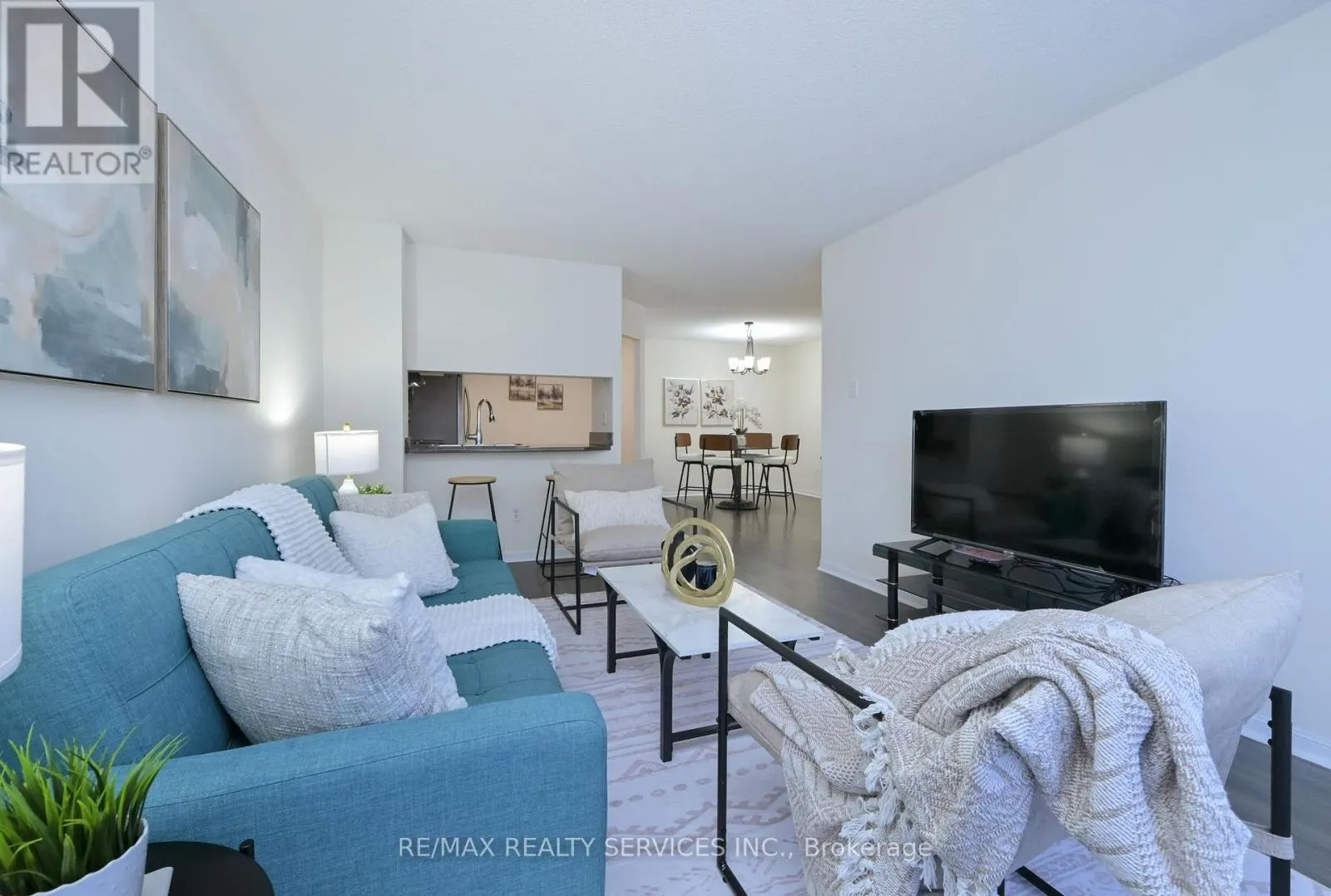 104 - 12 LAURELCREST STREET