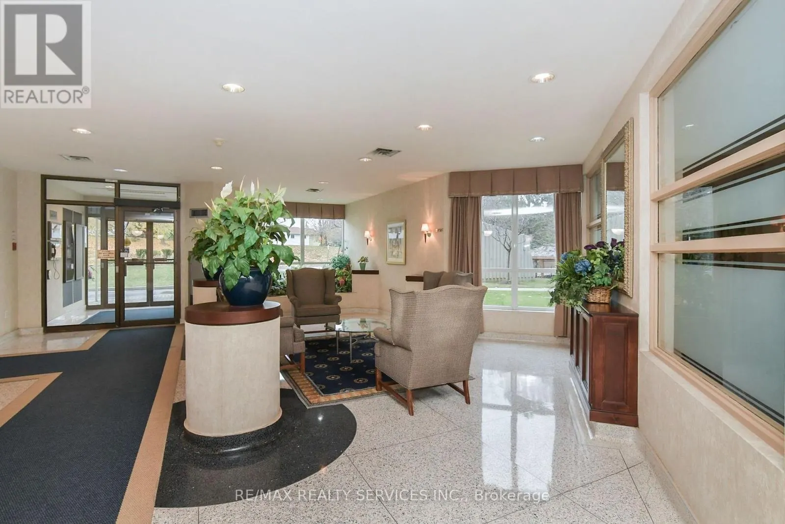 104 - 12 LAURELCREST STREET