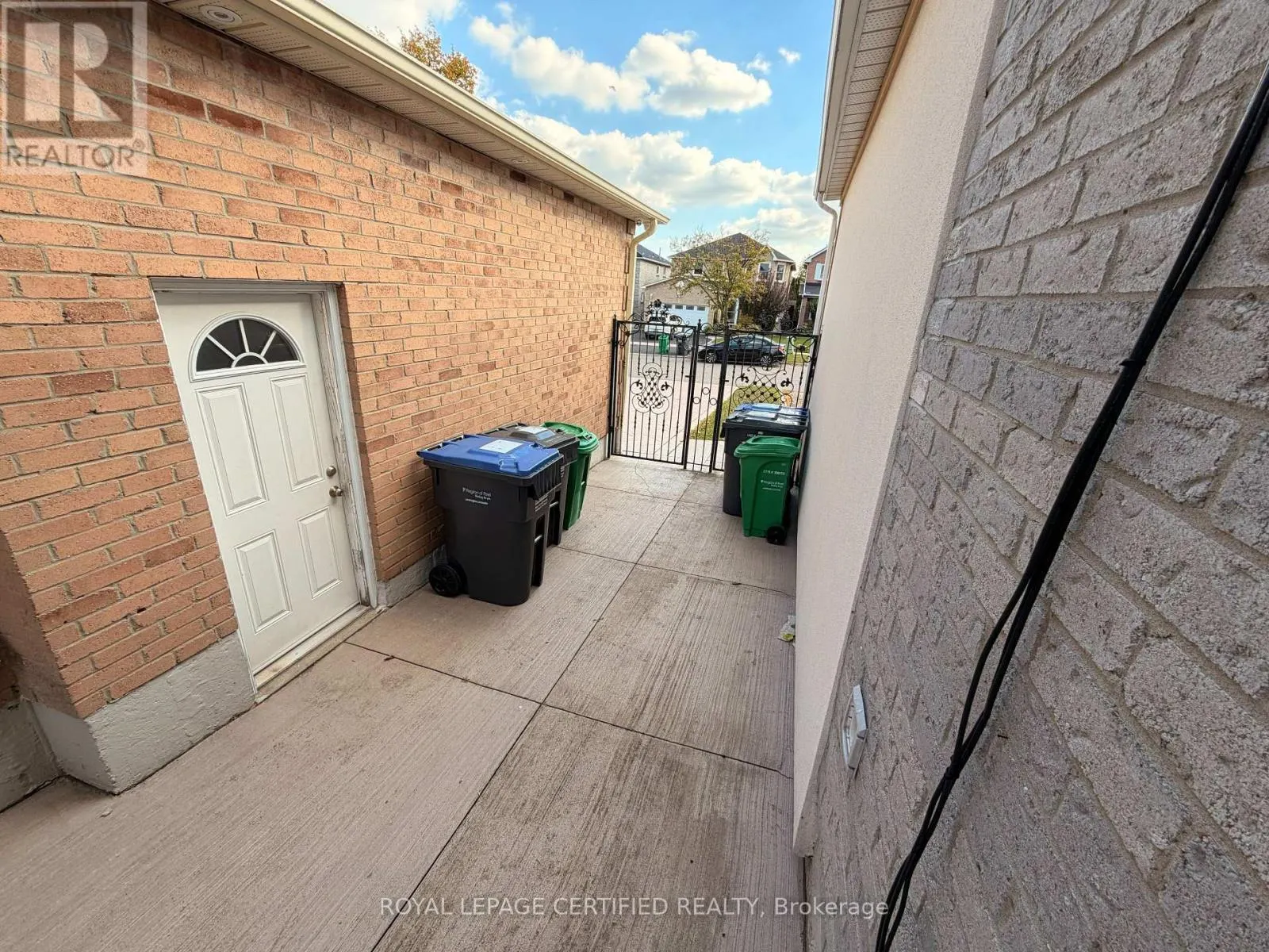 1561 WINTERGROVE GARDENS