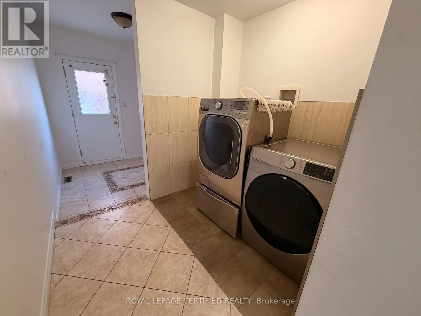 1561 WINTERGROVE GARDENS