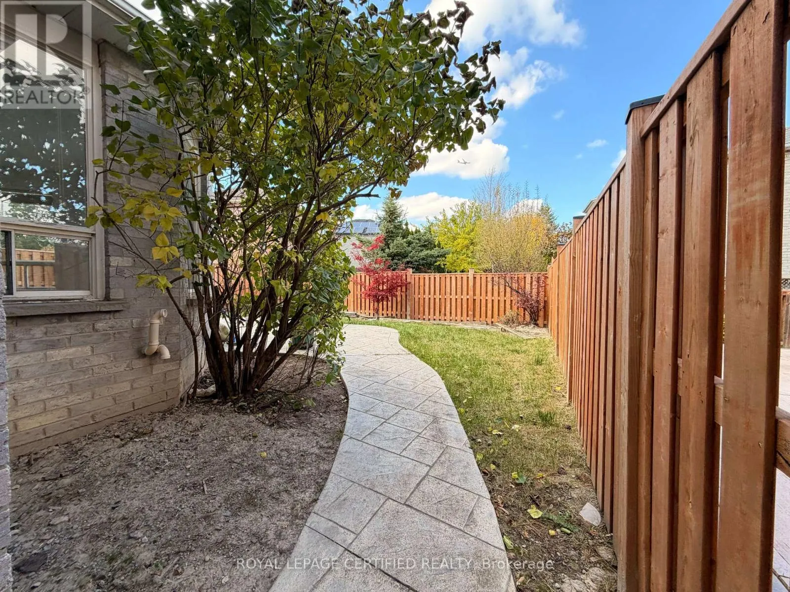 1561 WINTERGROVE GARDENS