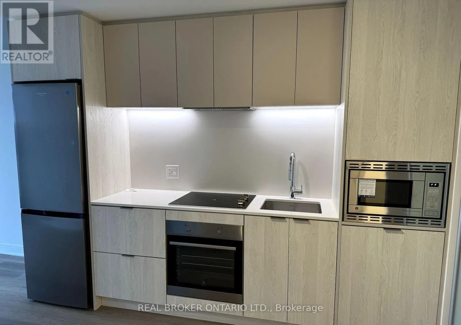 1605 - 86 DUNDAS STREET E