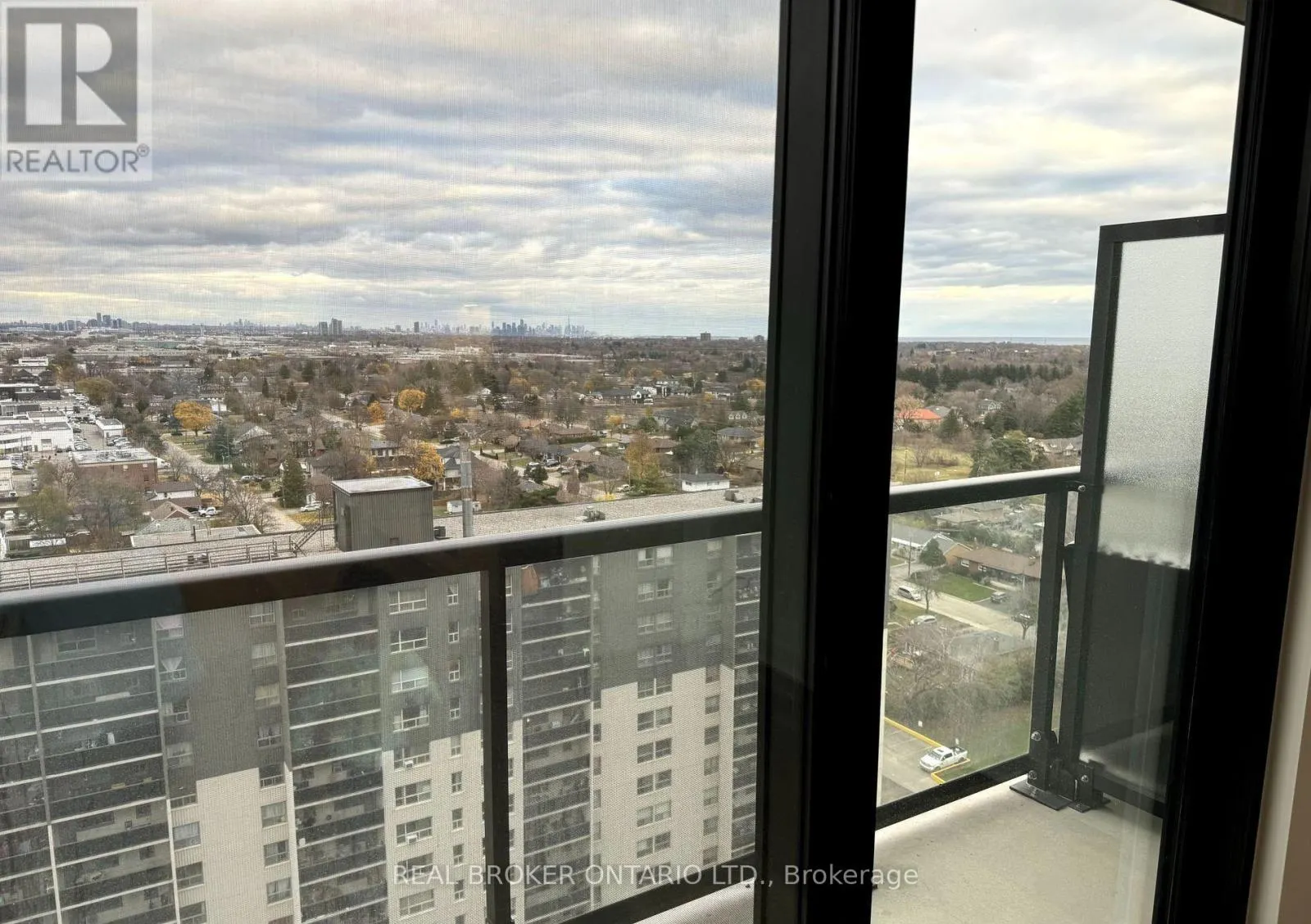 1605 - 86 DUNDAS STREET E