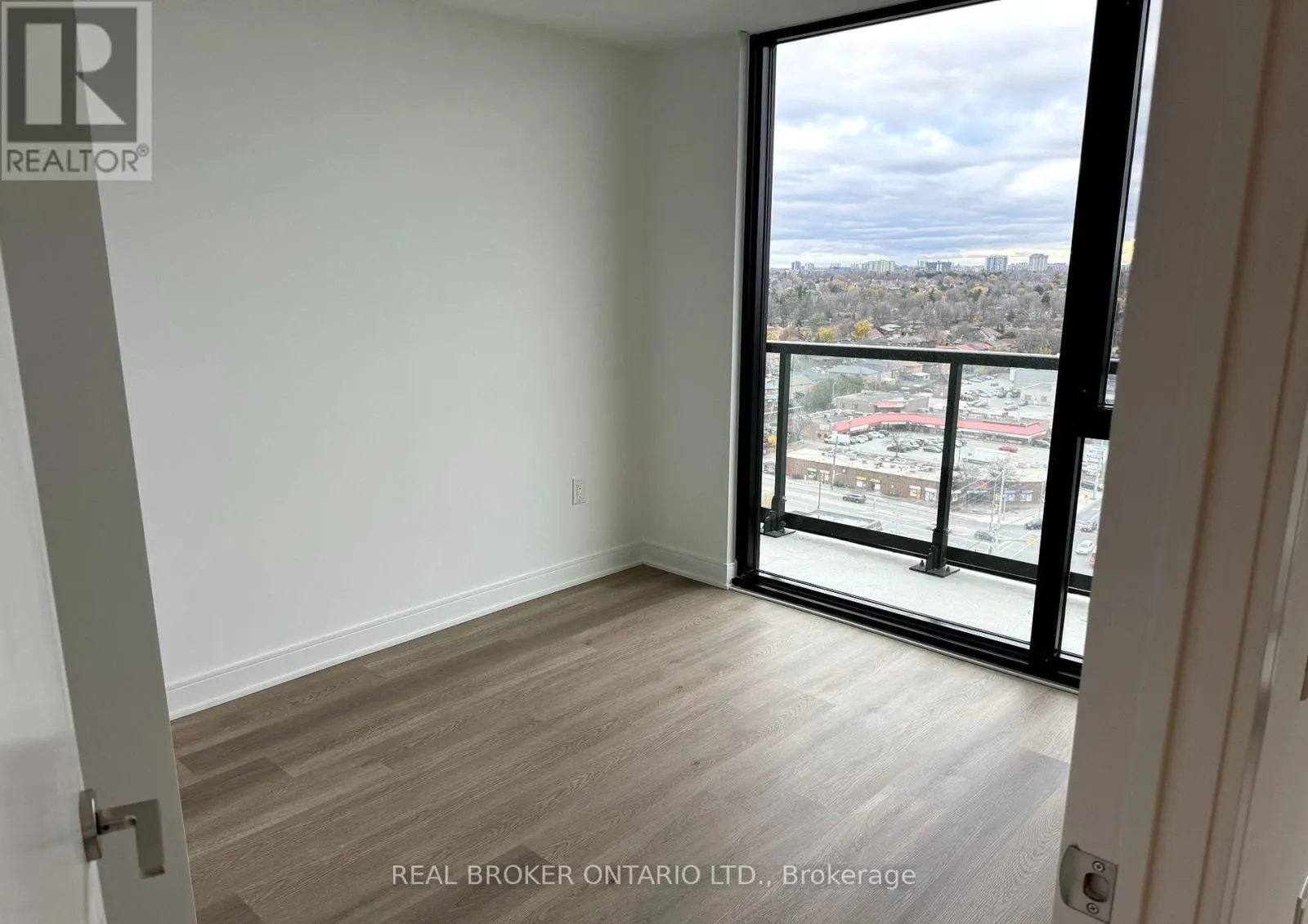 1605 - 86 DUNDAS STREET E