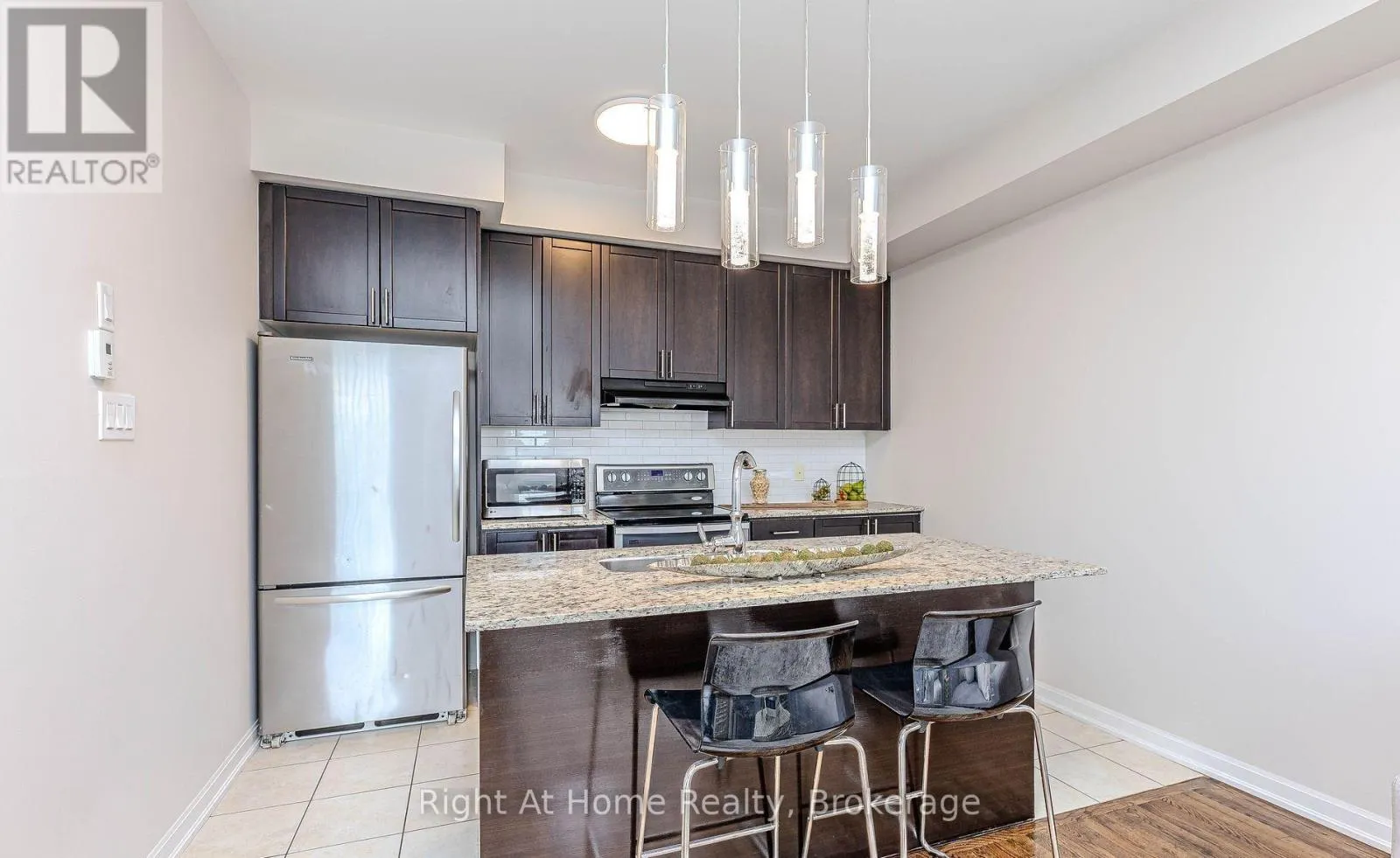 146 - 165 HAMPSHIRE WAY #146