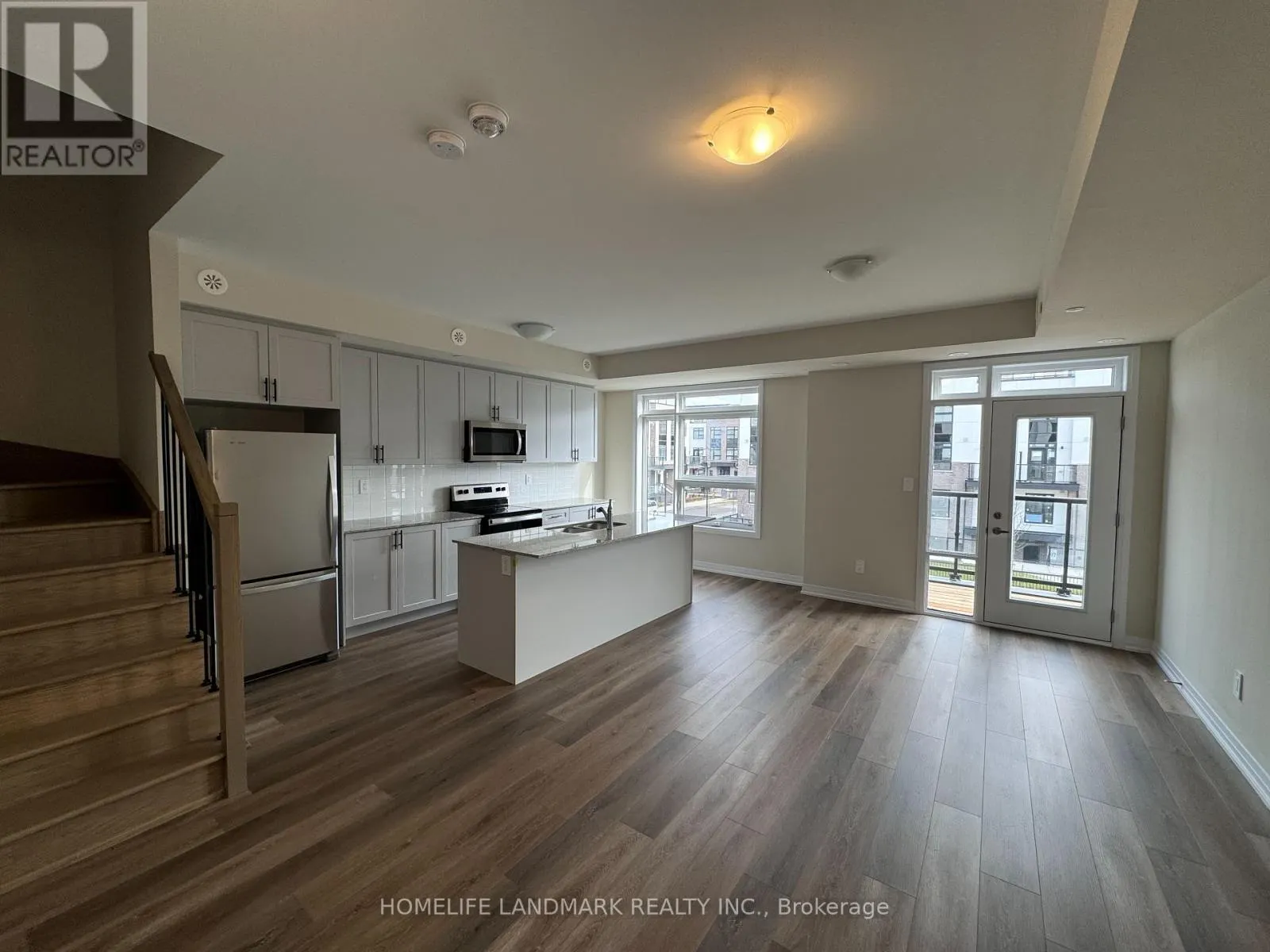 109 - 1593 ROSE WAY