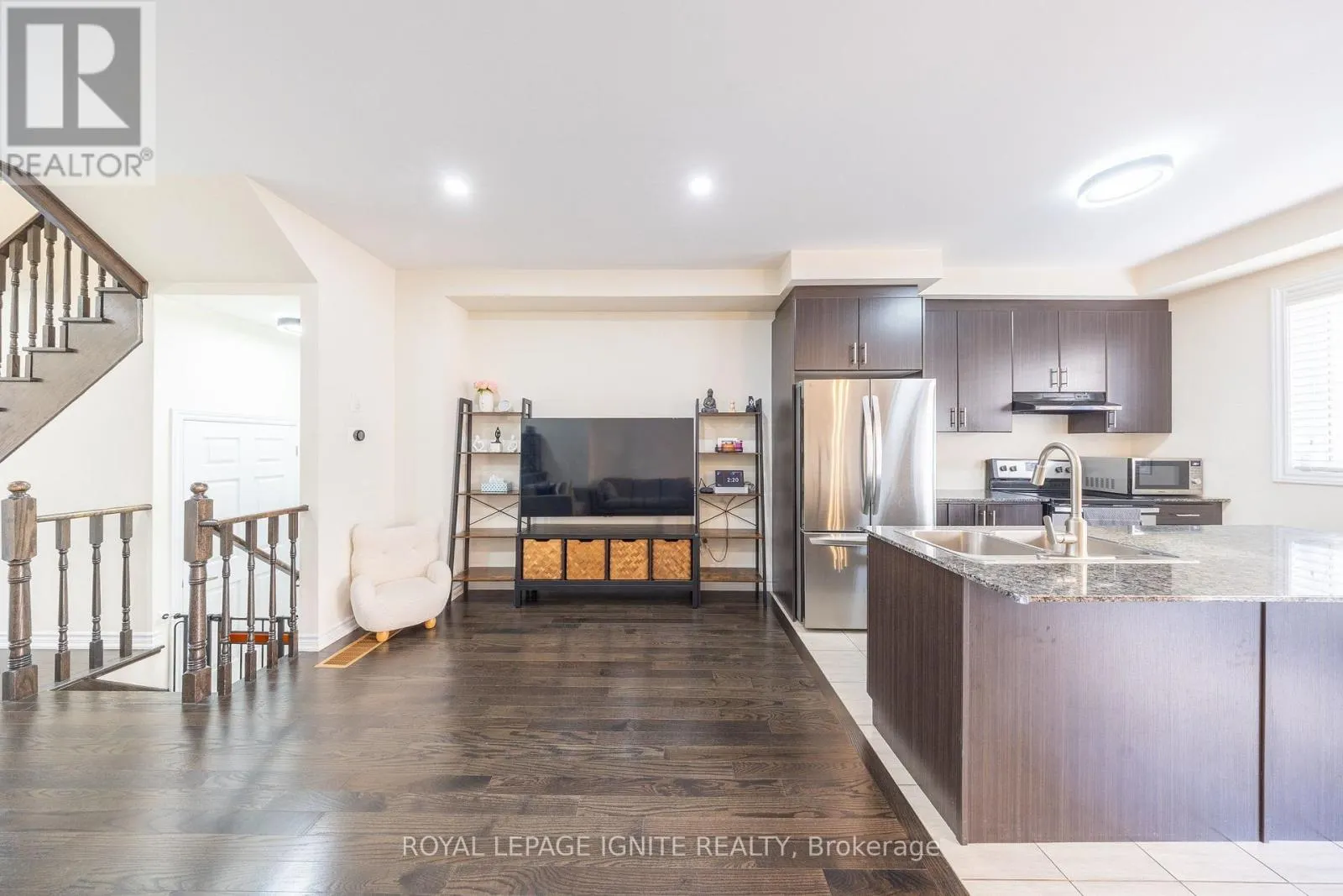 21 SAIL ROAD