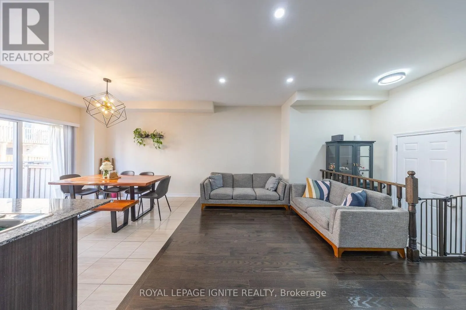21 SAIL ROAD
