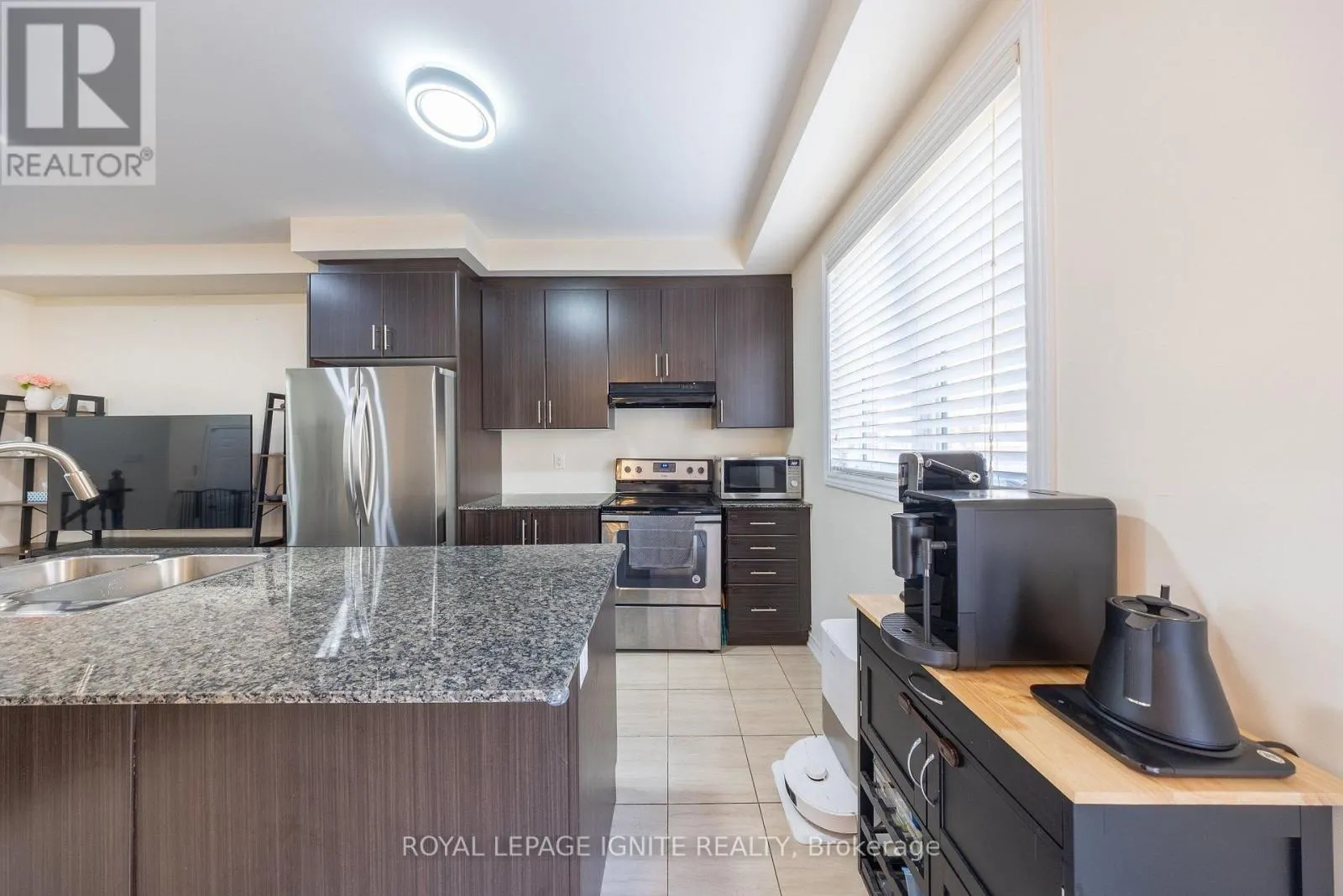 21 SAIL ROAD